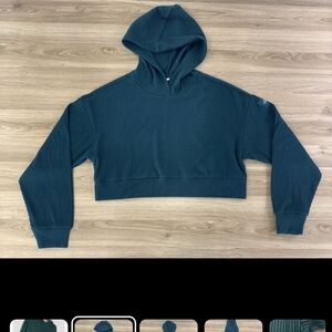 ALO-EUC MUSE Cropped Hoodie- Midnight GREEN